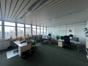 Büro - Modern gestaltete Bürofläche (ca. 500 m²) mit flexiblem Raumkonzept und traumhaftem Blick auf die Hofer Altstadt – verfügbar ab 1. Dezember 2025