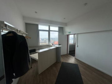 Empfangsbereich - Modern gestaltete Bürofläche (ca. 500 m²) mit flexiblem Raumkonzept und traumhaftem Blick auf die Hofer Altstadt – verfügbar ab 1. Dezember 2025