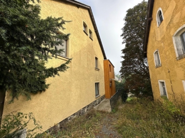 Aussenansichten - Renovierungsbedürftige Doppelhaushälfte – 75 m² Wohnfläche – 3 Zimmer – nahe des Amazon Logistikzentrums